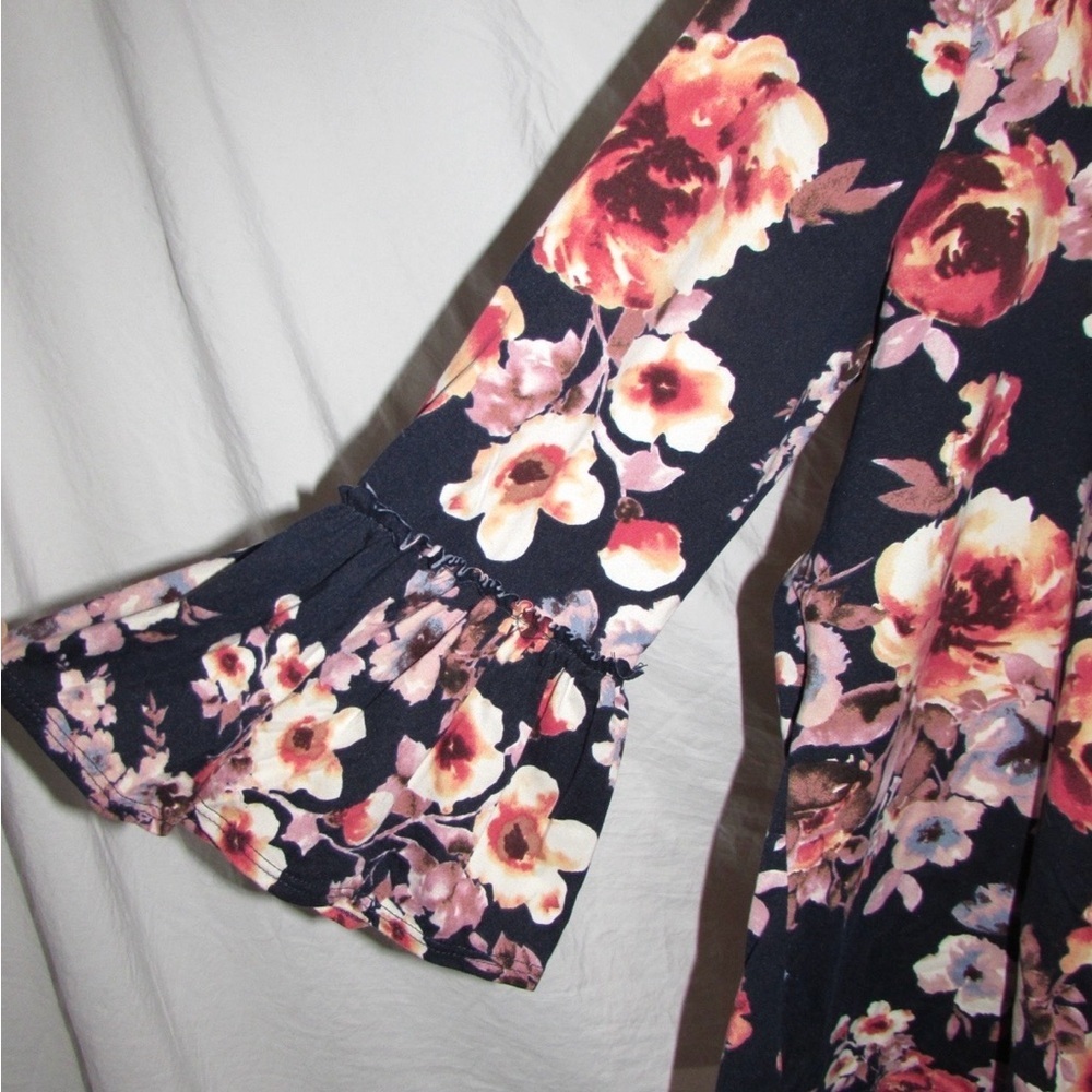 Nine Britton Navy Floral Blouse - Picture 7 of 7
